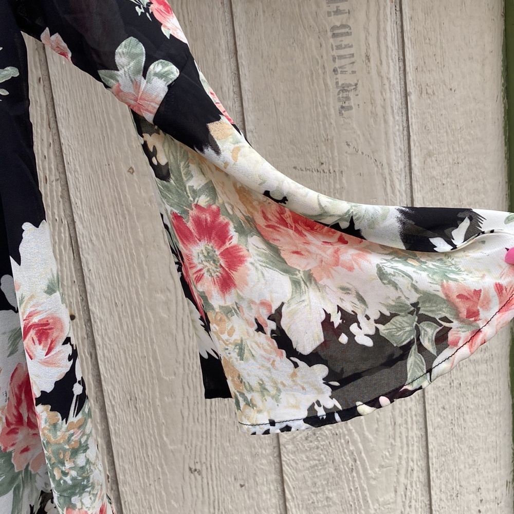 Floral blouse ๐ท - Picture 3 of 5